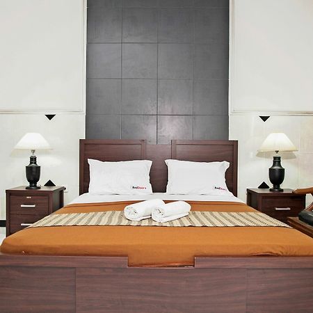 Reddoorz Near City Of Tomorrow Mall Surabaya Eksteriør billede
