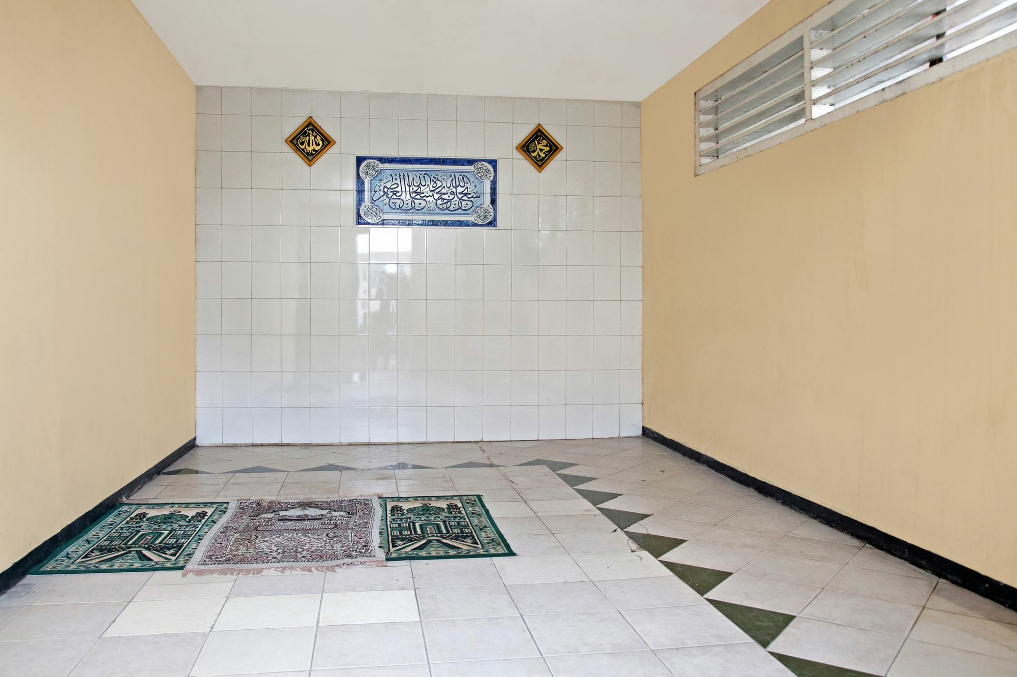Reddoorz Near City Of Tomorrow Mall Surabaya Eksteriør billede