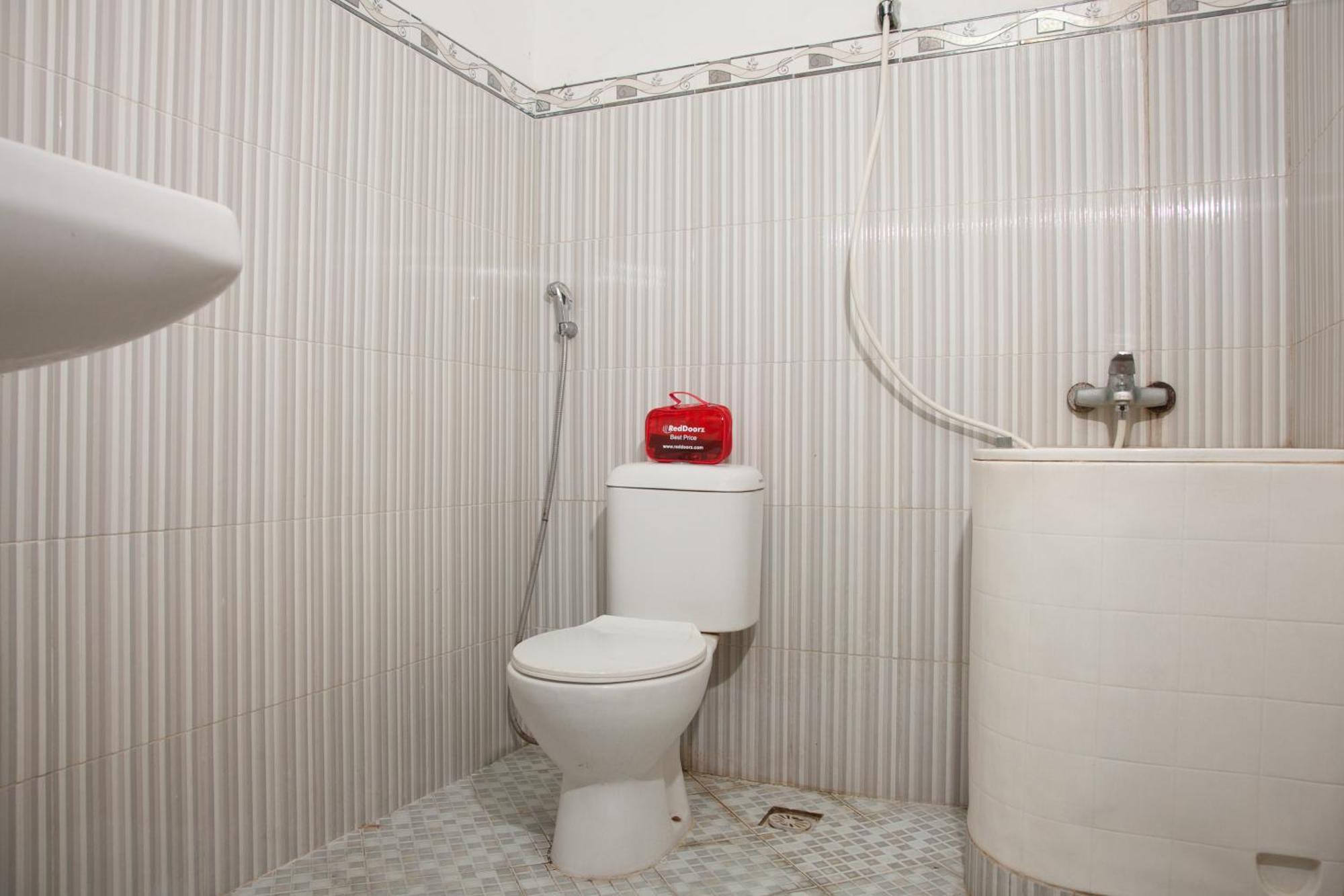 Reddoorz Near City Of Tomorrow Mall Surabaya Eksteriør billede